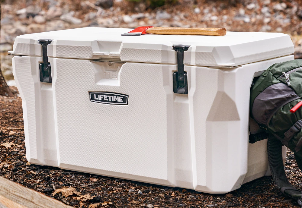 keeping guests cool at outdoor party